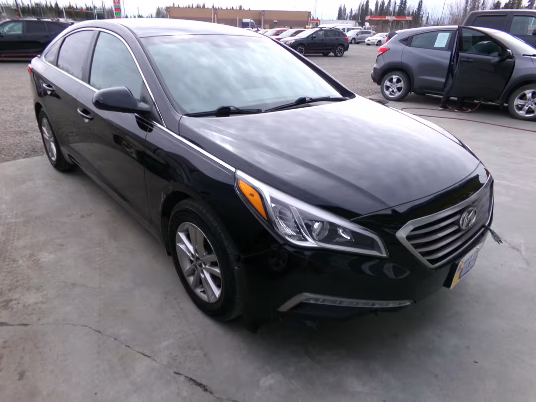 2015 Hyundai Sonata - 5NPE24AF7FH194239 - Image #2